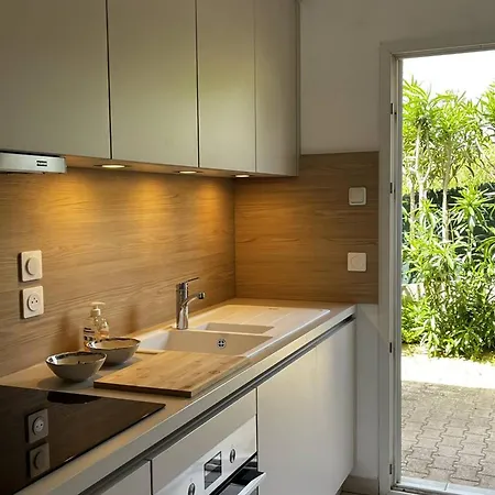 Pavillon T3 Climatise Avec Terrasse Et Parking Prive A - Fr-1-696-91 Lejlighed *