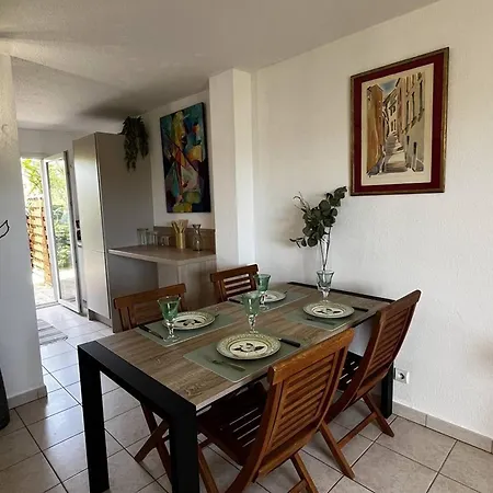 Pavillon T3 Climatise Avec Terrasse Et Parking Prive A - Fr-1-696-91